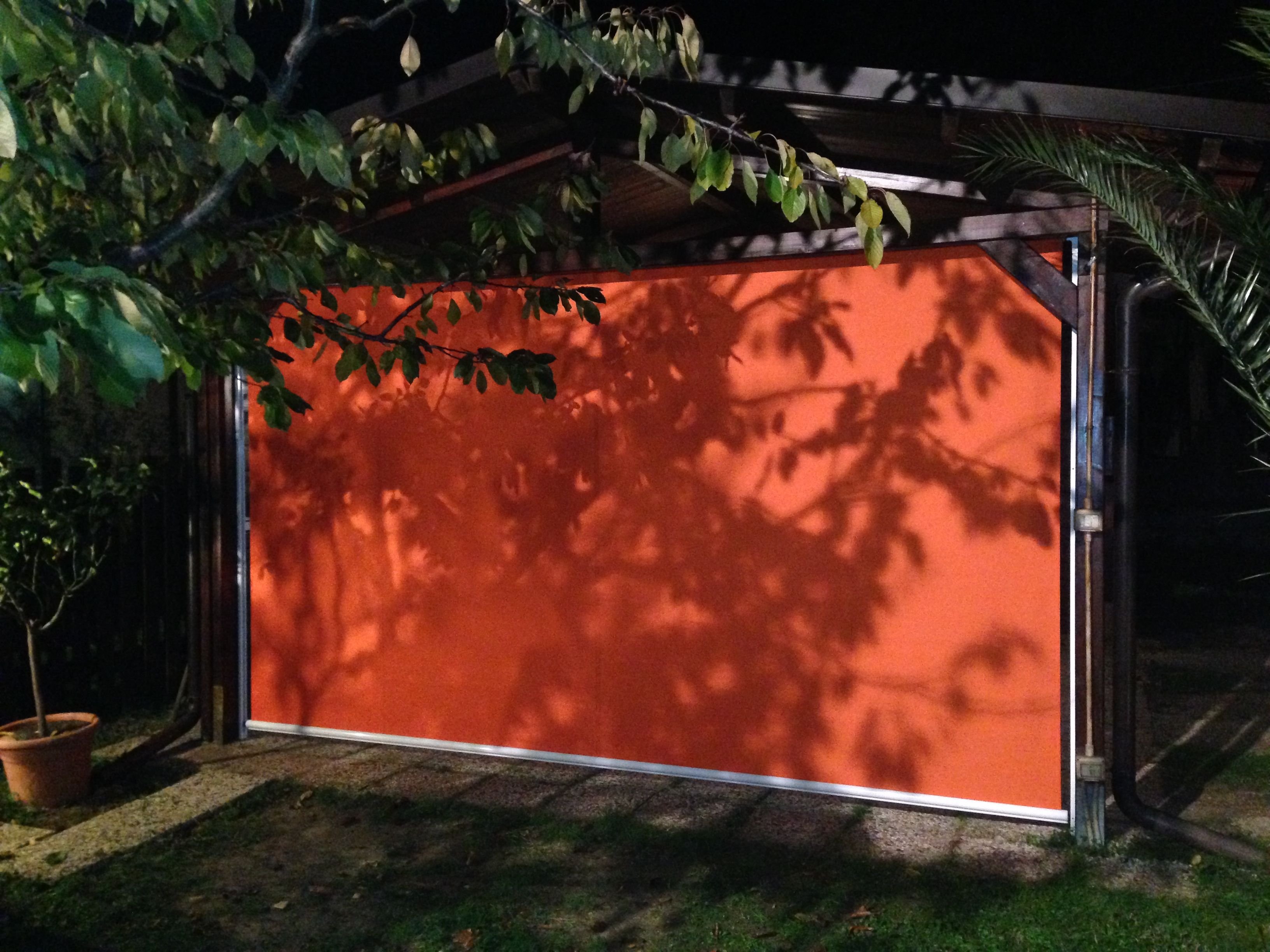 Tenda a caduta con guide